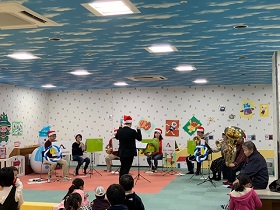 子育て支援教室◎クリスマス・ソングを楽しもう！年賀状を作ろう
