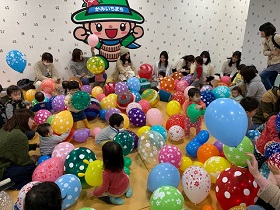子育て支援教室◎基本をおさえて楽しもう！離乳食＆風船 プールで遊ぼう！