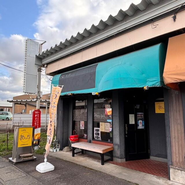 ⠀
夏号「とやまごはん」で
協力いただいたcafeあっちさん。
@cafeatchi

５人のお子さんを育てた、明るいママ。体は食べ物で作られると、口に入る毎日の食べ物を大切にしているそう。地元で採れた野菜中心の安心安全な手作りのお料理を提供し、お年寄りの方へのお弁当も作られたりと、食を大事にしているステキなママです😊✨

※日替わり定食（メイン＋ご飯・味噌汁・小鉢３品）1000円＋200円でコーヒー付

cafeあっち
【住所】
富山市下堀2-1
【電話】
076-482-6206
【営業時間】
11：30～21：00
【定休日】
日・月曜日
【駐車場】
有り

#はっぴーママ #はっぴーママ富山 #はっぴーママ富山版 #富山ママ #富山パパ #富山 #toyama #子育てをハッピーに #未就学児 #フリーマガジン