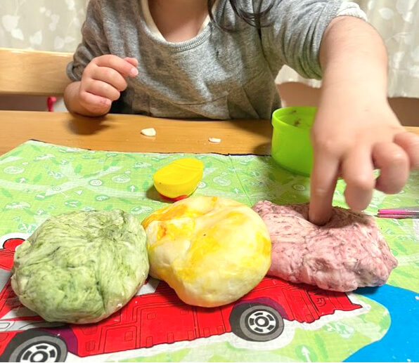 「おうち時間」をもっと楽しく！手作り小麦粘土の作り方